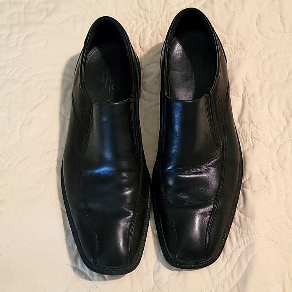 Leather Ecco brand men's slip on shoes, size 44